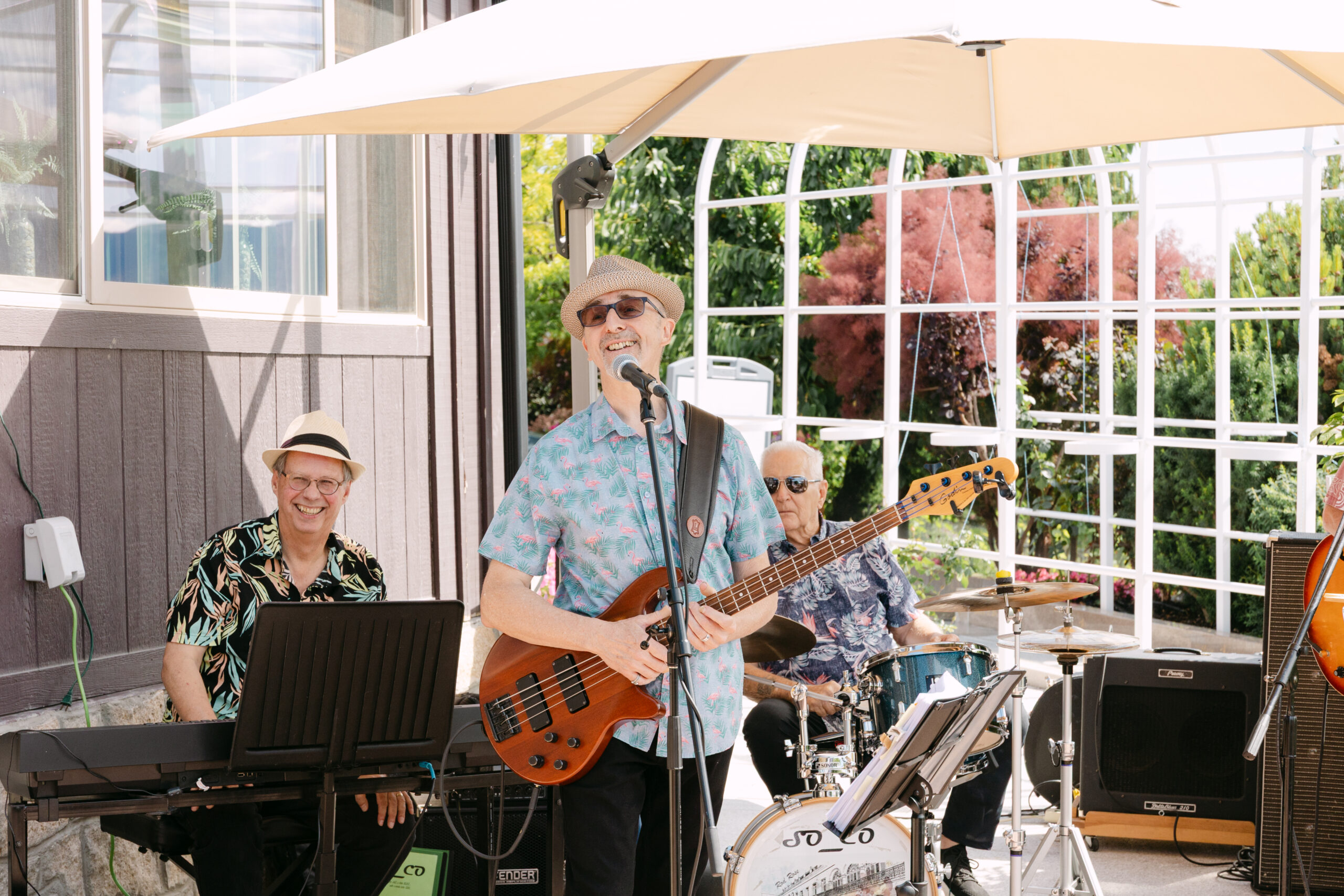 WEEKEND LIVE MUSIC